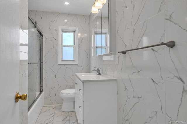 382 Old Country Road, Mineola, NY 11501