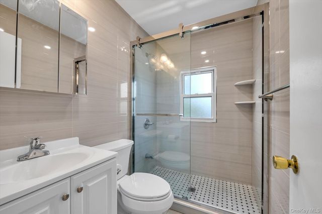 382 Old Country Road, Mineola, NY 11501