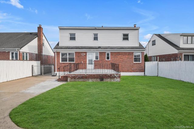 382 Old Country Road, Mineola, NY 11501