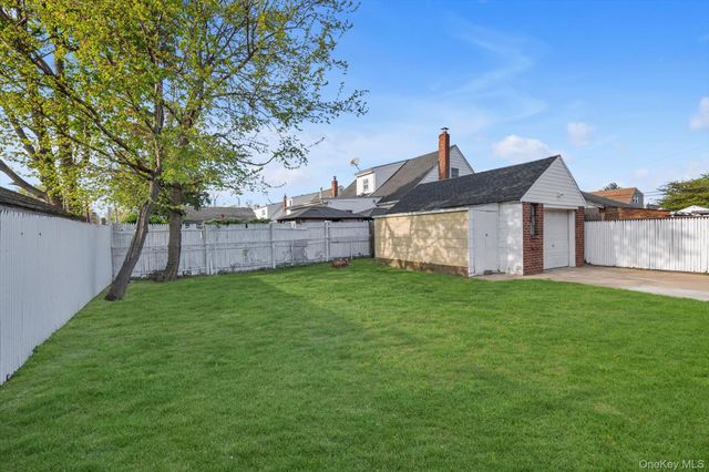 382 Old Country Road, Mineola, NY 11501