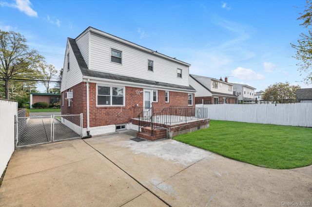 382 Old Country Road, Mineola, NY 11501