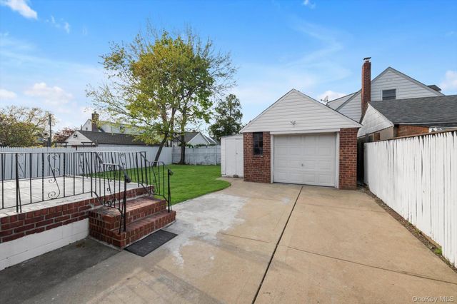 382 Old Country Road, Mineola, NY 11501