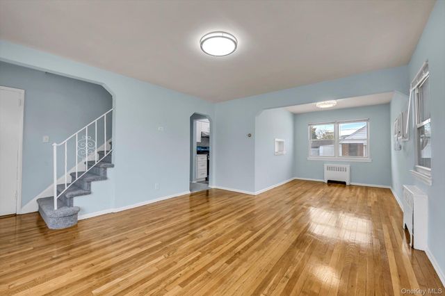 382 Old Country Road, Mineola, NY 11501