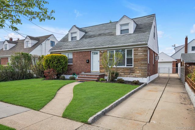 382 Old Country Road, Mineola, NY 11501