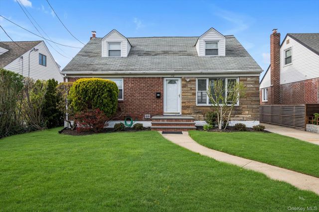 382 Old Country Road, Mineola, NY 11501