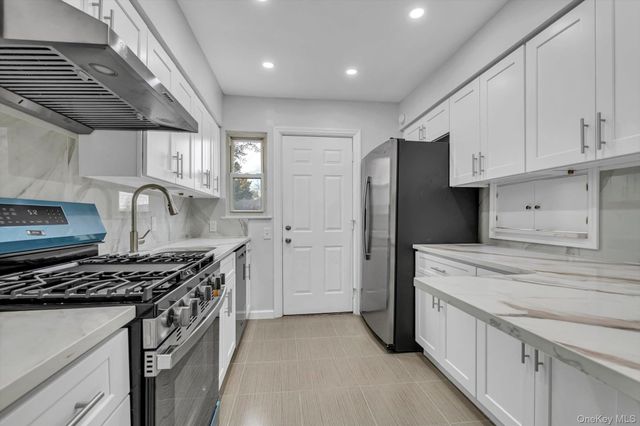 382 Old Country Road, Mineola, NY 11501