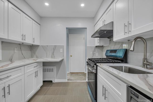 382 Old Country Road, Mineola, NY 11501