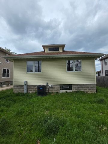 900 Cochrane Avenue, Joliet, IL 60436
