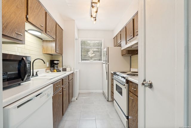 3843 Barrington St Apt 174T, San Antonio, TX 78217
