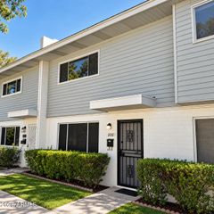 2551 W BERRIDGE Lane D6, Phoenix, AZ 85017