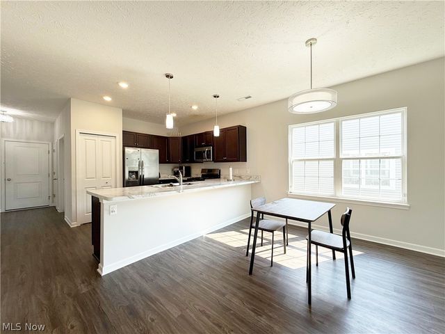 208 Silver Spring Circle, Elyria, OH 44035
