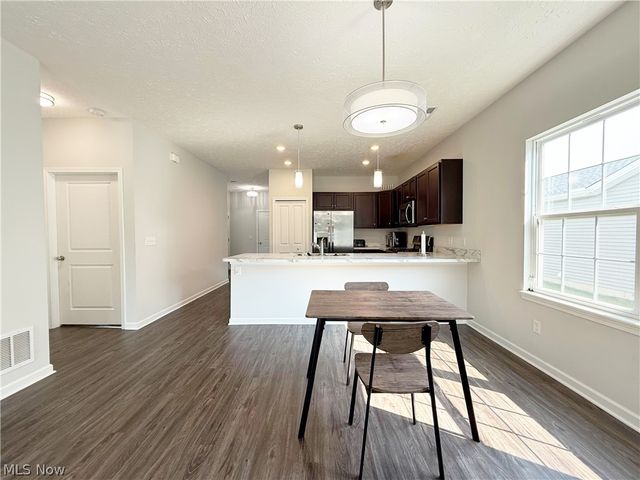 208 Silver Spring Circle, Elyria, OH 44035
