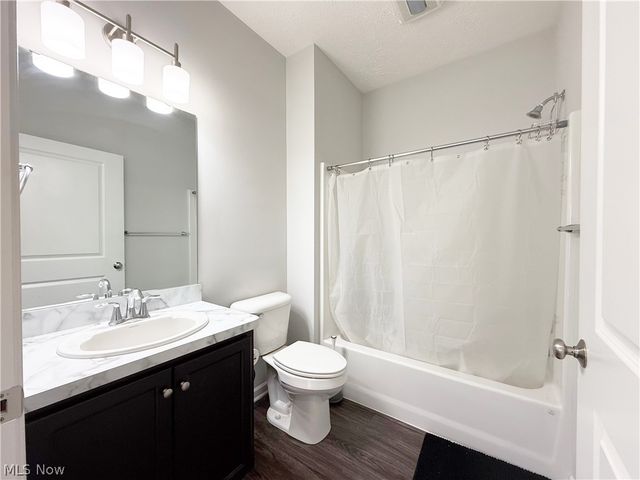 208 Silver Spring Circle, Elyria, OH 44035