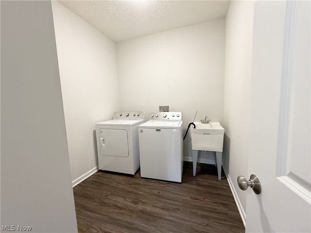 208 Silver Spring Circle, Elyria, OH 44035