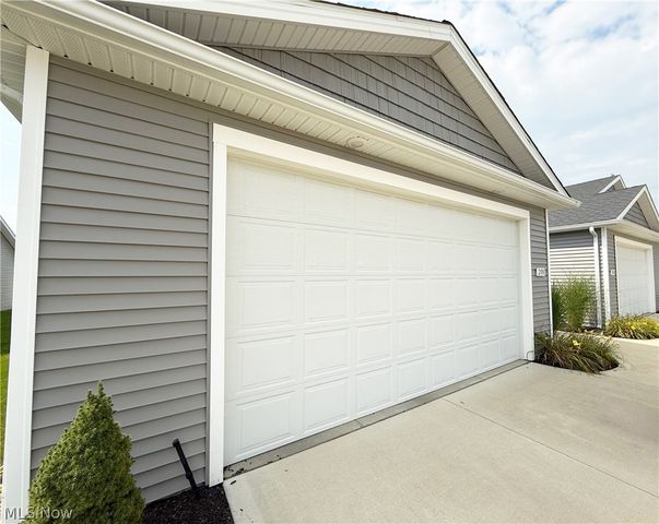 208 Silver Spring Circle, Elyria, OH 44035