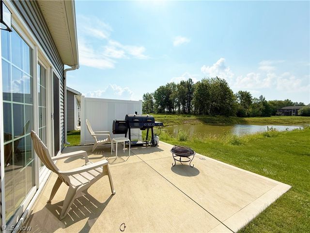 208 Silver Spring Circle, Elyria, OH 44035