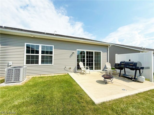 208 Silver Spring Circle, Elyria, OH 44035