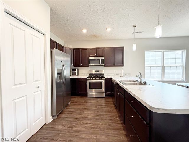 208 Silver Spring Circle, Elyria, OH 44035
