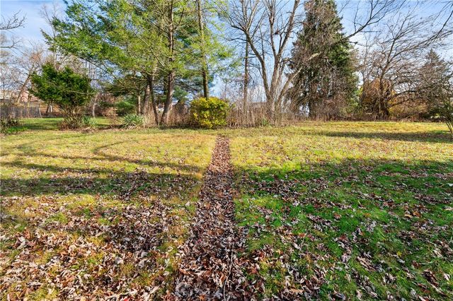 1761 Bower Hill Rd, Scott Twp, PA 15243