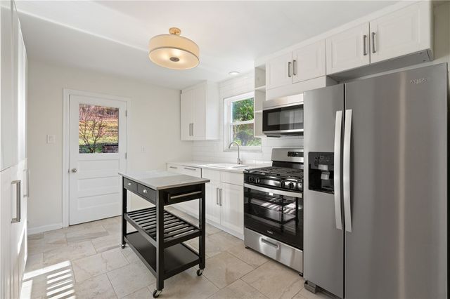 1761 Bower Hill Rd, Scott Twp, PA 15243