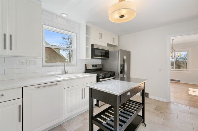 1761 Bower Hill Rd, Scott Twp, PA 15243