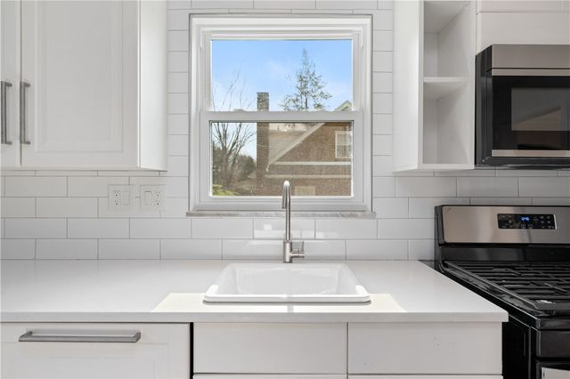 1761 Bower Hill Rd, Scott Twp, PA 15243