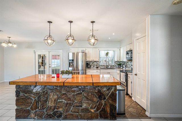 3515 S KINGS AVENUE, Brandon, FL 33511