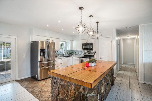 3515 S KINGS AVENUE, Brandon, FL 33511