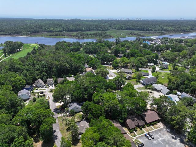 1673 Carriage Ln., Little River, SC 29566