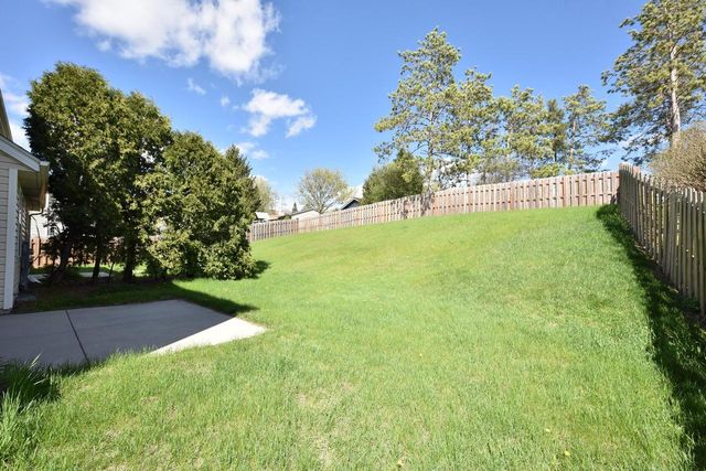 1125 White Sands COURT, West Bend, WI 53090