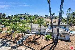 614 Valley Drive, Vista, CA 92084