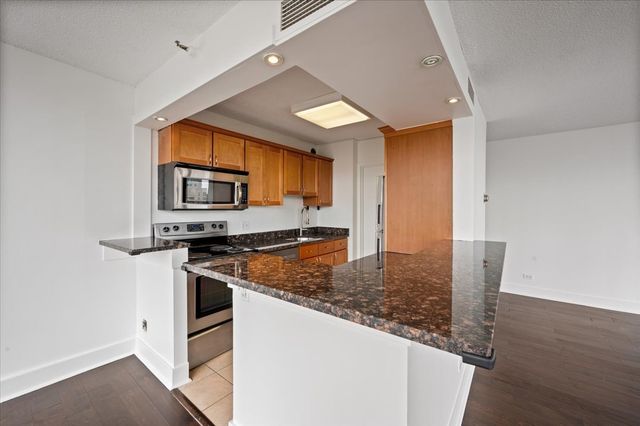 10 E ONTARIO Street 4602, Chicago, IL 60611