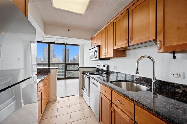 10 E ONTARIO Street 4602, Chicago, IL 60611