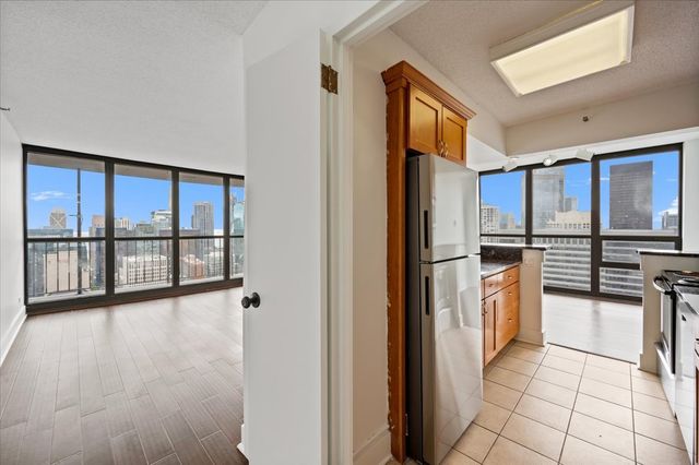 10 E ONTARIO Street 4602, Chicago, IL 60611