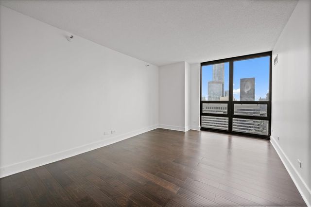 10 E ONTARIO Street 4602, Chicago, IL 60611