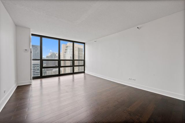 10 E ONTARIO Street 4602, Chicago, IL 60611