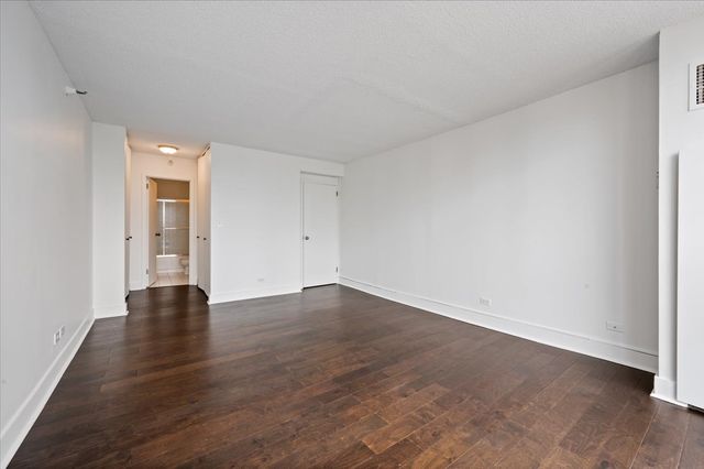 10 E ONTARIO Street 4602, Chicago, IL 60611