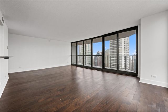 10 E ONTARIO Street 4602, Chicago, IL 60611