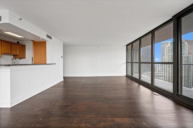 10 E ONTARIO Street 4602, Chicago, IL 60611