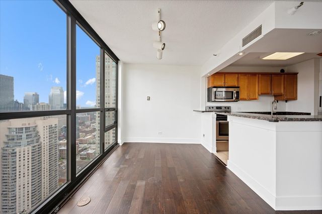 10 E ONTARIO Street 4602, Chicago, IL 60611