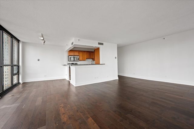 10 E ONTARIO Street 4602, Chicago, IL 60611