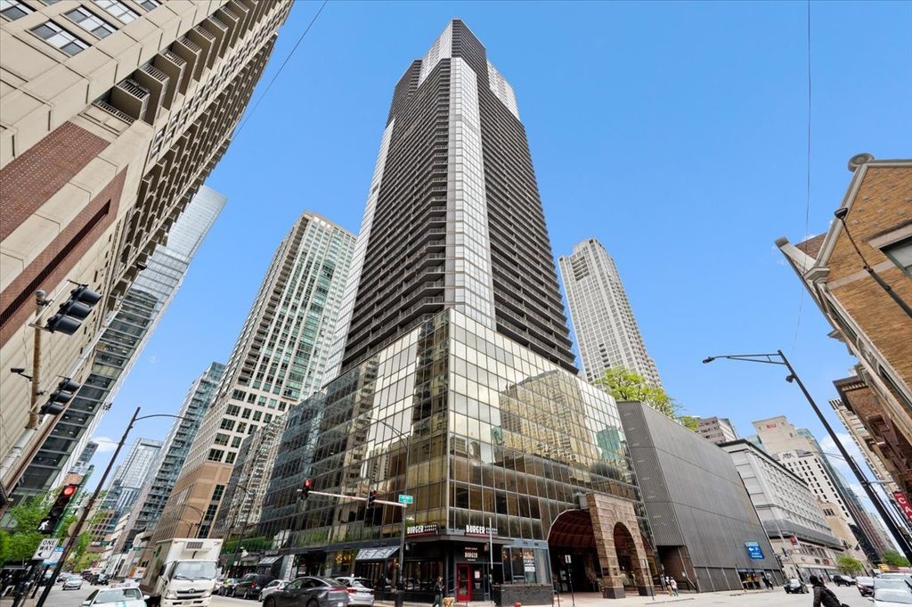10 E ONTARIO Street 4602, Chicago, IL 60611
