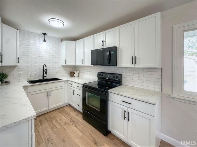 821 N BERKLEY Road, Kokomo, IN 46901