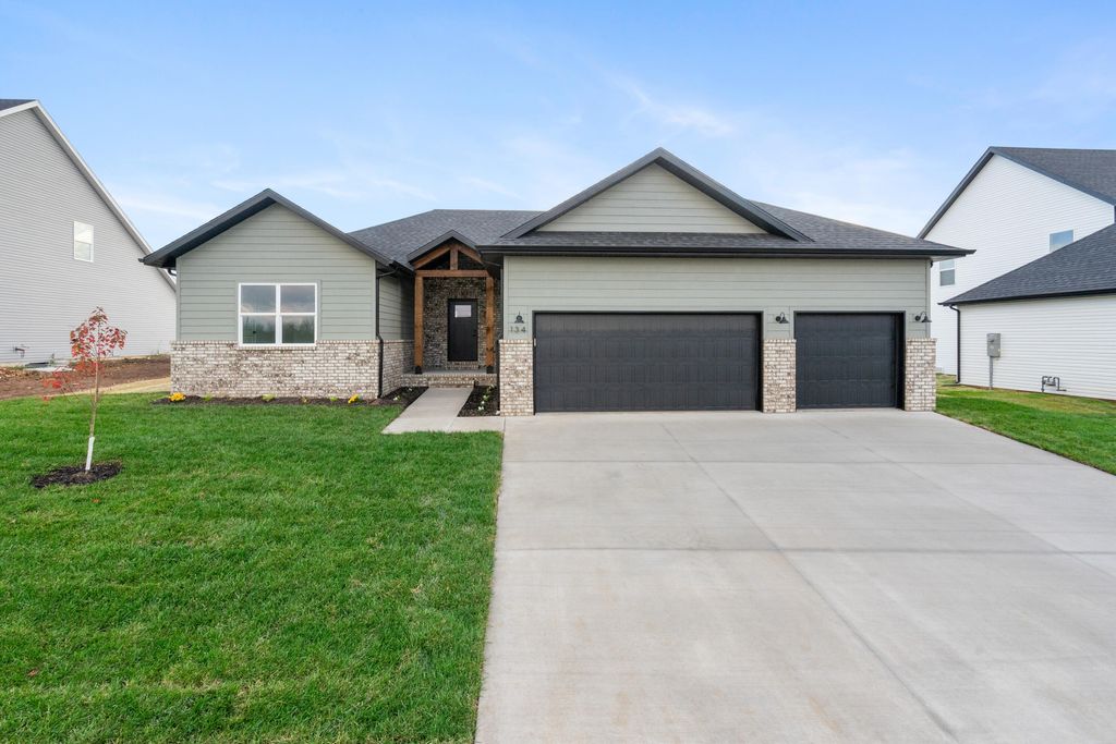 179 East Kelce Lane, Republic, MO 65738