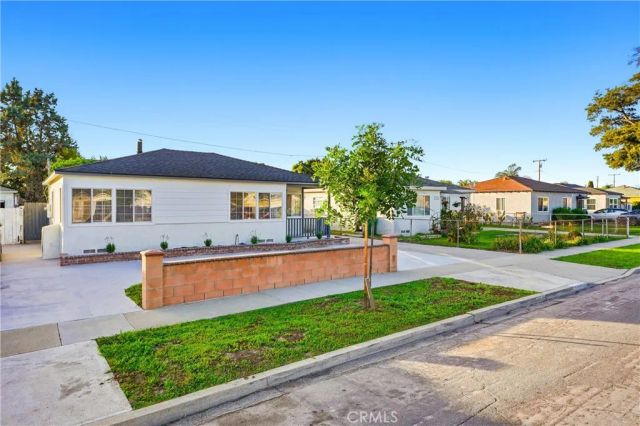 2835 Delta, Long Beach, CA 90810