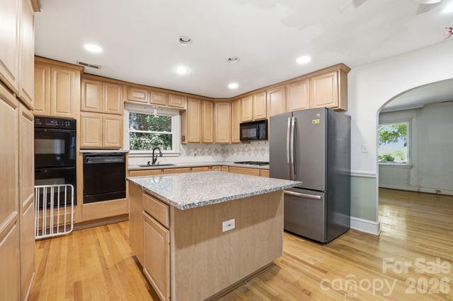 200 Altondale Avenue, Charlotte, NC 28207