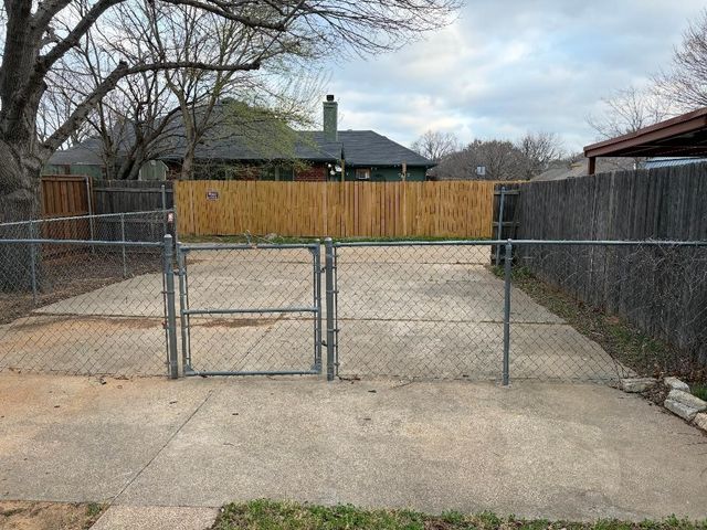 610 Canterbury Street, Euless, TX 76039