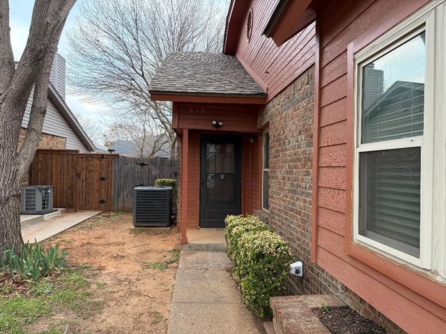 610 Canterbury Street, Euless, TX 76039