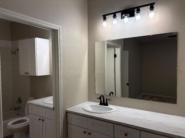 610 Canterbury Street, Euless, TX 76039