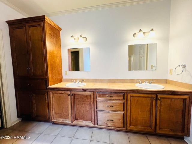 125 Oakbend Drive, Lafayette, LA 70506